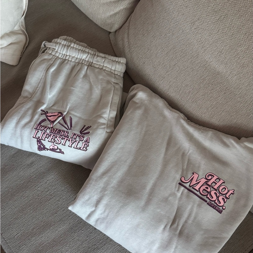 Alix Earl Hot Mess | Sweat Set